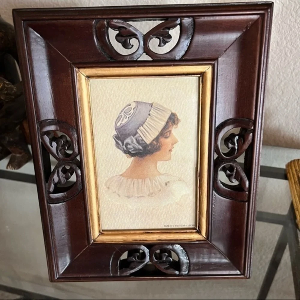 Wood Frame Cut Out Etched Gold Leaf Cherry Finish Holds 4 x 6 Photos Picture New